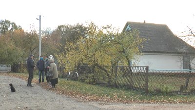 Аби усунути плутанину в документах, люди звернулися до районної влади Аби усунути плутанину в документах, люди звернулися до районної влади