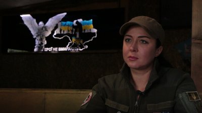Ніколи не вивчали військову справу. У Чернівцях військовослужбовиці добровільно пішли на фронт Ніколи не вивчали військову справу. У Чернівцях військовослужбовиці добровільно пішли на фронт