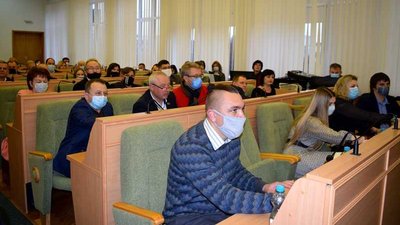 Згадали Януковича: Рівненська облрада просить Київ "не допустити бюджетного колапсу"