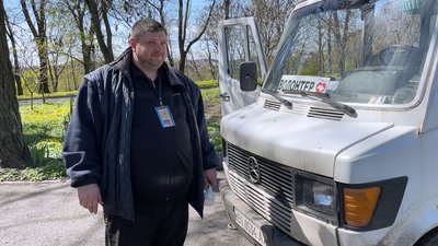 "А чим я можу бути корисним": волонтери з Полтави щотижня возять допомогу військовим на передову