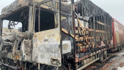У кабіні згорілої вантажівки на Харківщині знайшли мертвого чоловіка