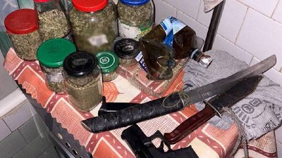 Вилучене під час обшуку у киян, підозрюваних у торгівлі наркотиками