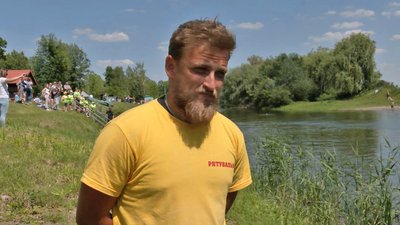 Безпечне купання та порятунок на воді: у Луцьку рятувальники провели інструктаж для відпочивальників Безпечне купання та порятунок на воді: у Луцьку рятувальники провели інструктаж для відпочивальників