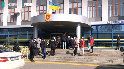 Майже без "живих" клієнтів, плутанина з документами: як працює Рівненський ЦНАП у карантин