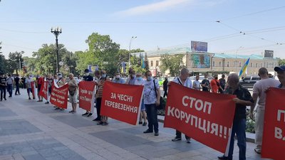 "Стоп корупція": хто пікетує Харківську обладміністрацію