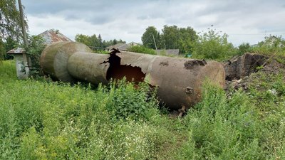 "Просто вбивають, живцем в могилу заганяють", — мешканці прикордонного села на Сумщині після російського обстрілу "Просто вбивають, живцем в могилу заганяють", — мешканці прикордонного села на Сумщині після російського обстрілу