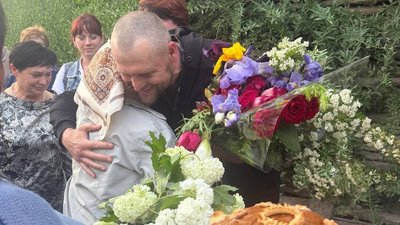 У громаді на Черкащині зустріли звільненого з полону захисника
