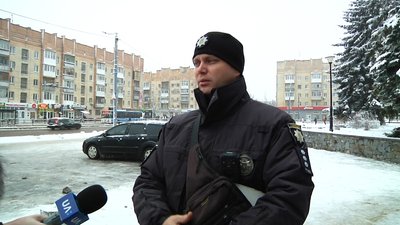 У Житомирі перевірили працівників і відвідувачів торгового центру щодо дотримання карантинних норм У Житомирі перевірили працівників і відвідувачів торгового центру щодо дотримання карантинних норм