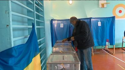 "Голосували на підвіконні". Як у Сумах облаштовані дільниці для людей з порушенням зору "Голосували на підвіконні". Як у Сумах облаштовані дільниці для людей з порушенням зору