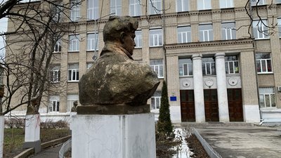 У Харкові вдруге пошкодили погруддя молодогвардійців У Харкові вдруге пошкодили погруддя молодогвардійців