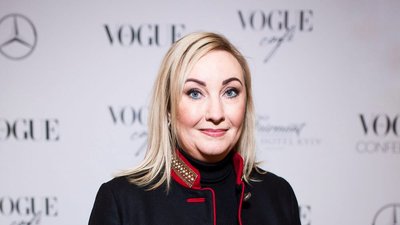 Видавчиня Vogue UA Олена Чернова підтримувала Ukrainian Fashion Week Видавчиня Vogue UA Олена Чернова підтримувала Ukrainian Fashion Week