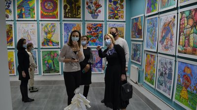 "Святкова арт-мозаїка". У Херсоні відкрилась новорічна виставка дитячих малюнків "Святкова арт-мозаїка". У Херсоні відкрилась новорічна виставка дитячих малюнків