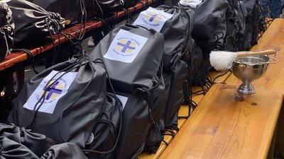 У Тернополі діти отримали від "Карітасу" шкільні портфелики У Тернополі діти отримали від "Карітасу" шкільні портфелики