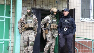 У Дніпрі поліція затримала чоловіка, який погрожував підірвати будинок