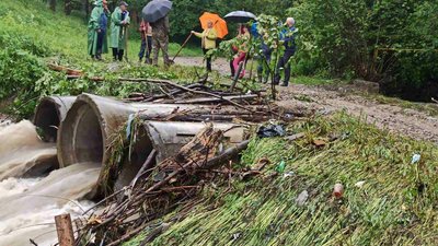 На Львівщині на дорогах місцевого значення ліквідовують наслідки негоди На Львівщині на дорогах місцевого значення ліквідовують наслідки негоди