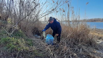 У Кушугумській громаді на Запоріжжі провели суботник на узбережжі річки У Кушугумській громаді на Запоріжжі провели суботник на узбережжі річки