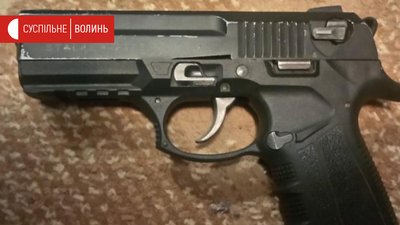 Вилучили деревину та зброю. Правоохоронці розповіли про масові обшуки на Волині Вилучили деревину та зброю. Правоохоронці розповіли про масові обшуки на Волині