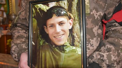 У Луцькій громаді попрощалися із загиблим на Донеччині 38-річним бійцем Олександром Філіпчуком У Луцькій громаді попрощалися із загиблим на Донеччині 38-річним бійцем Олександром Філіпчуком