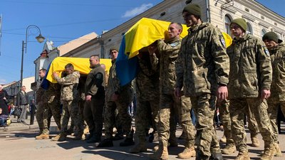 У Коломиї на Франківщині попрощалися з загиблими бійцями Олександром Ганущаком та Андрієм Чемерисом У Коломиї на Франківщині попрощалися з загиблими бійцями Олександром Ганущаком та Андрієм Чемерисом