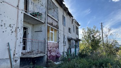 В деокупованому селі на Харківщині ексгумували тіла двох людей зі слідами катувань В деокупованому селі на Харківщині ексгумували тіла двох людей зі слідами катувань