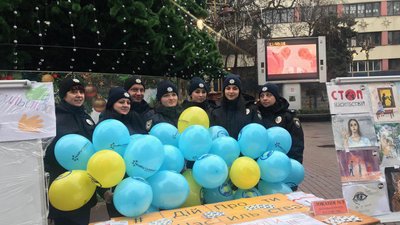 Акцію #ДійПротиНасильства провели на Вічевому майдані в Івано-Франківську Акцію #ДійПротиНасильства провели на Вічевому майдані в Івано-Франківську