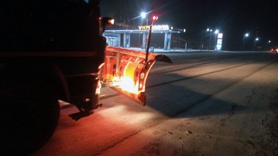 Щоб не було колапсу: на Черкащині з початку снігопаду на дороги вийшла спецтехніка Щоб не було колапсу: на Черкащині з початку снігопаду на дороги вийшла спецтехніка