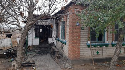 Пожежа у Долинському районі, на якій загинули четверо людей, спалахнула знову Пожежа у Долинському районі, на якій загинули четверо людей, спалахнула знову