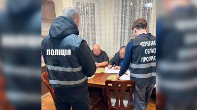 Пропонував хабар поліцейським депутат сільради на Чернігівщині