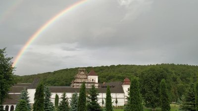 Після спалаху коронавірусу на Львівщині відкрили Унівську лавру