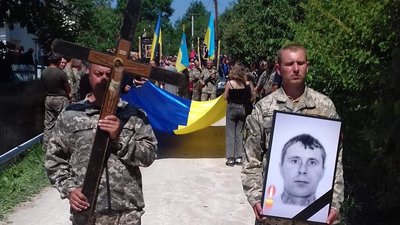 На Тернопільщині прощаються із загиблими військовослужбовцями На Тернопільщині прощаються із загиблими військовослужбовцями