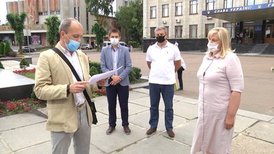 У Житомирі протестували проти дистанційного навчання в школах
