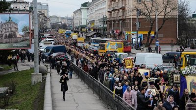 У Рівному на прохання влади скасували хресну ходу через поширення COVID