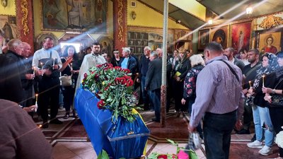 У Свято-Георгіївському храмі на вулиці Збройних Сил України прощаються з Олександром Борисенком У Свято-Георгіївському храмі на вулиці Збройних Сил України прощаються з Олександром Борисенком