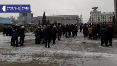 У Сумах підприємці прийшли до Будинку рад з протестом проти локдауну У Сумах підприємці прийшли до Будинку рад з протестом проти локдауну