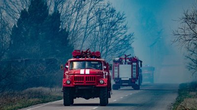 500 пожежників, 6 тонн води та авіація. У зоні ЧАЕС гасять осередки тління. СУСПІЛЬНЕ | ВІДЕОНОВИНИ