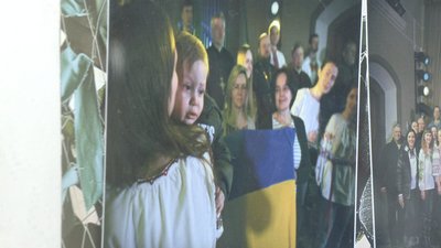 "Мене вражає патріотизм": рівненський фотограф відкрив виставку про волонтерів "Мене вражає патріотизм": рівненський фотограф відкрив виставку про волонтерів