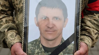У Луцьку відбулося прощання з захисником Валерієм Васейчуком У Луцьку відбулося прощання з захисником Валерієм Васейчуком
