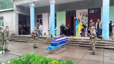 На Житомирщині поховали останки дев'яти воїнів Червоної армії На Житомирщині поховали останки дев'яти воїнів Червоної армії