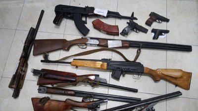 Рушниці, набої та ножі: що принесли в поліцію Рівненщини у місячник здачі зброї