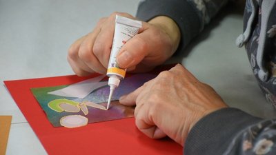 Майстриня Лариса Лукаш створює аплікації із шматків тканини Майстриня Лариса Лукаш створює аплікації із шматків тканини