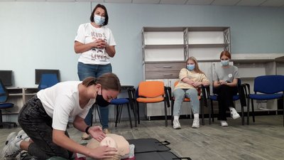 Всесвітній день першої меддопомоги: у Сумах медики вчили школярів рятувати життя