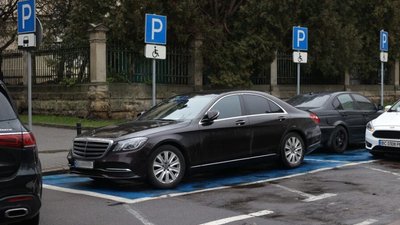 Припарковане авто