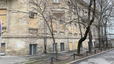Війська РФ зранку обстріляли лікарню у Херсоні