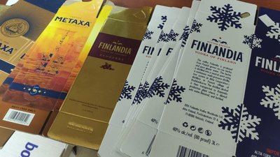 У двох підпільних цехах у Житомирі виготовляли алкоголь, який маскували під відомі бренди У двох підпільних цехах у Житомирі виготовляли алкоголь, який маскували під відомі бренди