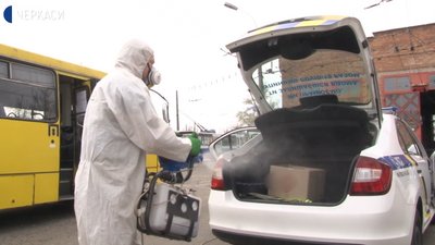 У Черкасах дезінфікують автівки У Черкасах дезінфікують автівки
