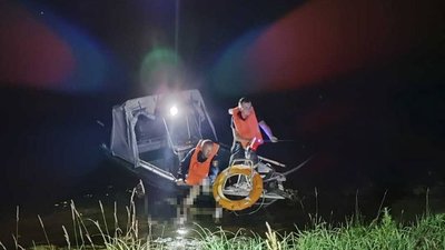 Рятувальники дістають тіло чоловіка з водойми на Вінниччині