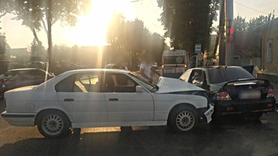 Двоє водіїв травмувалися в аварії на перехресті Іллінської і Чорновола в Сумах Двоє водіїв травмувалися в аварії на перехресті Іллінської і Чорновола в Сумах