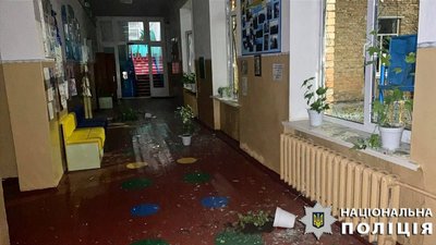 Пошкоджені навчальні заклади та адмінбудівлі: наслідки російської атаки Київщини Пошкоджені навчальні заклади та адмінбудівлі: наслідки російської атаки Київщини