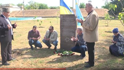 76 роковини департації кримських татар. У Херсоні публічні заходи відмінили, проте жертв згадували 76 роковини департації кримських татар. У Херсоні публічні заходи відмінили, проте жертв згадували