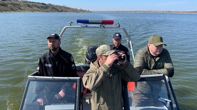 Весняний нерест риби: правоохоронці патрулюють водойми Миколаївщини Весняний нерест риби: правоохоронці патрулюють водойми Миколаївщини